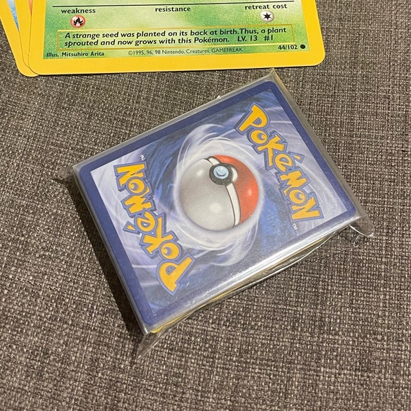 Pokémon mystery bundle! NO BIG CARDS - Picture 1 of 2